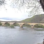 بيت للعطل Du Sabotier - Troglodytique - A 100 M Baignade En Riviere - Location De Canoe - Circuits Cyclo - Aire De Pique-nique - 3 Restaurants *