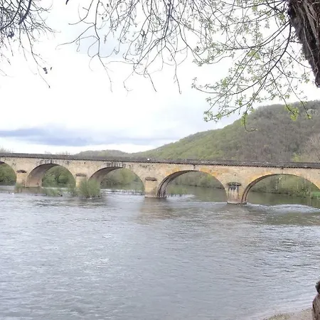 펜션 Du Sabotier - Troglodytique - A 100 M Baignade En Riviere - Location De Canoe - Circuits Cyclo - Aire De Pique-nique - 3 Restaurants *