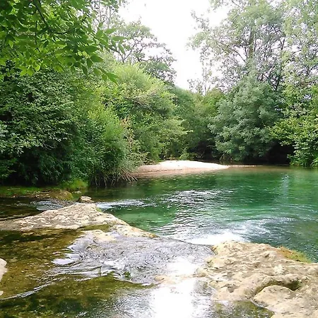 Ferienhaus Du Sabotier - Troglodytique - A 100 M Baignade En Riviere - Location De Canoe - Circuits Cyclo - Aire De Pique-nique - 3 Restaurants *
