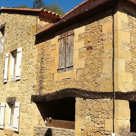 Holiday home Du Sabotier - Troglodytique - A 100 M Baignade En Riviere - Location De Canoe - Circuits Cyclo - Aire De Pique-nique - 3 Restaurants