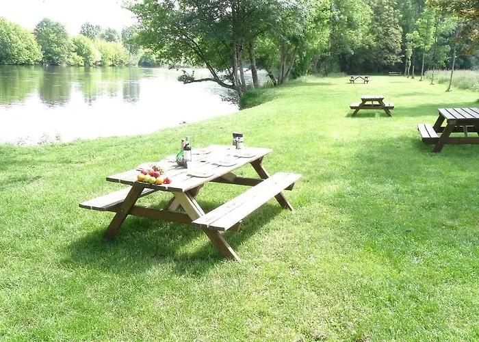 Du Sabotier - Troglodytique - A 100 M Baignade En Riviere - Location De Canoe - Circuits Cyclo - Aire De Pique-nique - 3 Restaurants 펜션