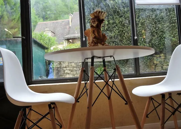 펜션 Du Sabotier - Troglodytique - A 100 M Baignade En Riviere - Location De Canoe - Circuits Cyclo - Aire De Pique-nique - 3 Restaurants *